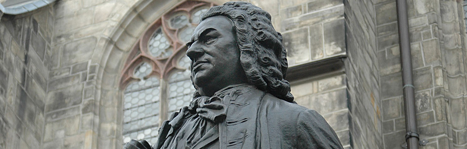 在圣托马斯教堂前的巴赫雕塑