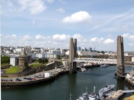 位于布雷斯特的欧洲最后一座光复桥