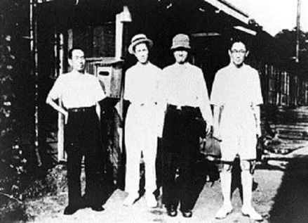 1947年夏季拍摄，从左到右为樋口、岩间、井深、盛田