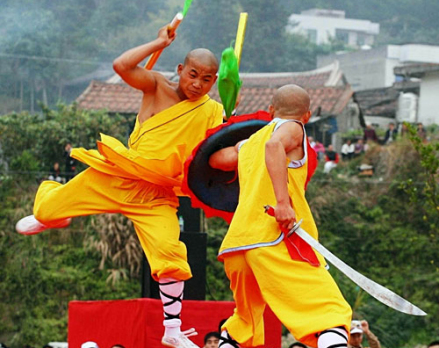 北少林武僧团成员在中国（莆田）南北少林武术公演盛会