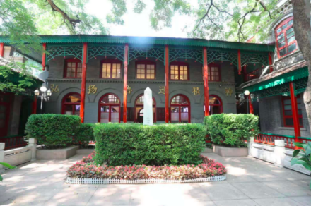 “三一八遇难烈士刘和珍、杨德群”纪念碑