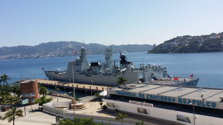 济南舰停靠阿卡普尔科港 