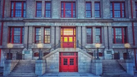 主工房大楼入口