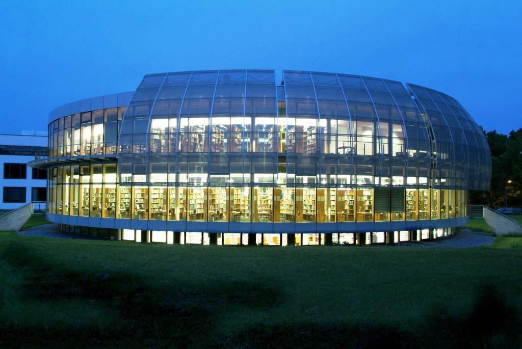 弗赖辛图书馆（傍晚穹顶关闭中）