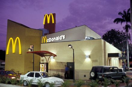 海边麦当劳餐厅