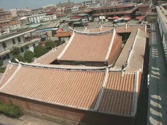 丁氏宗祠回廊围合成院