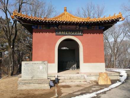 萨尔浒城遗址碑亭