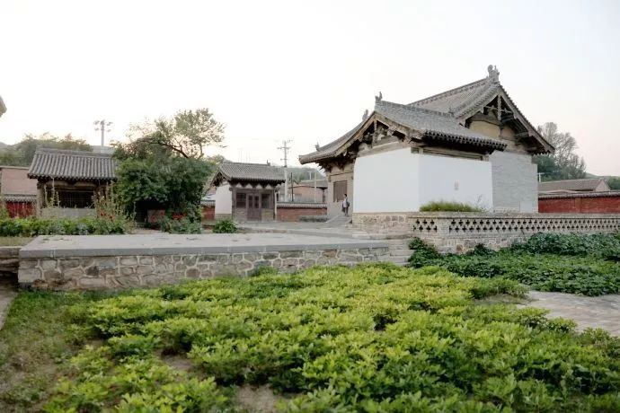 正殿、东西耳房、东配殿遗址、西配殿