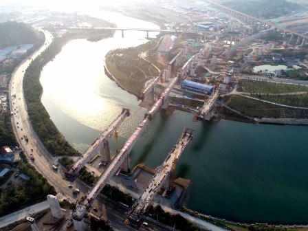 舞水湾滩特大桥3号桥合龙现场