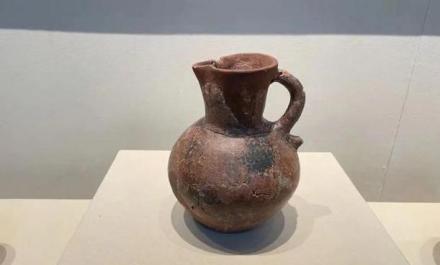 拉甫却克古城遗址鸡嘴陶壶