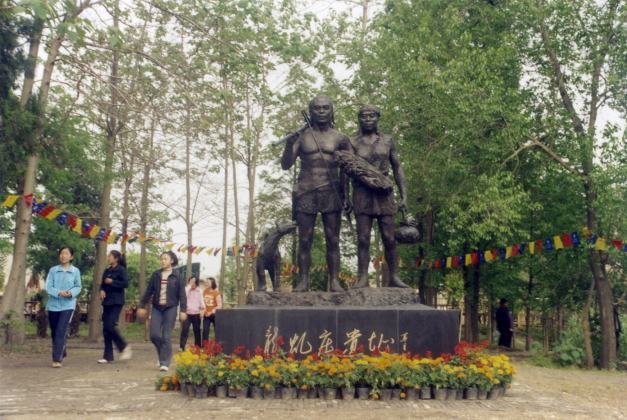 龙虬庄遗址假想先民生活场景雕像