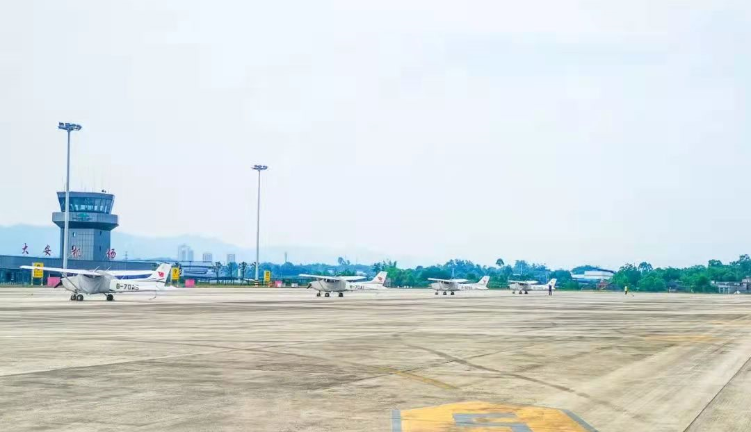 永川大安通用机场驻场训练飞机