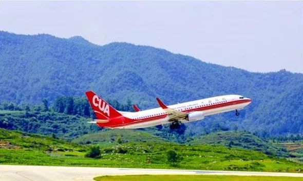 中国联合航空班机从黔南荔波机场起飞
