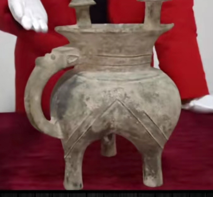 铸有“祖乙”铭文的铜斝