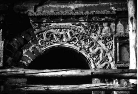 繁峙琉璃塔北门行龙