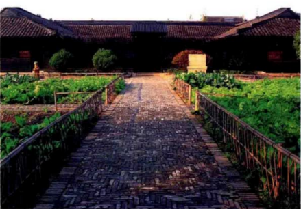 张闻天故居外景