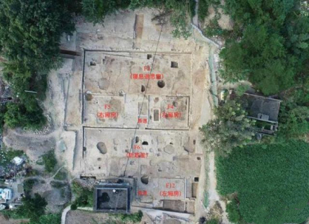 图为在陈家包发掘区的瞿塘卫右千户所核心建筑 