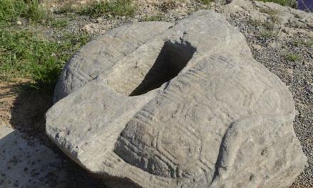 崤函古道石壕段龟形碑座