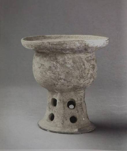 洗口镂空灰陶豆