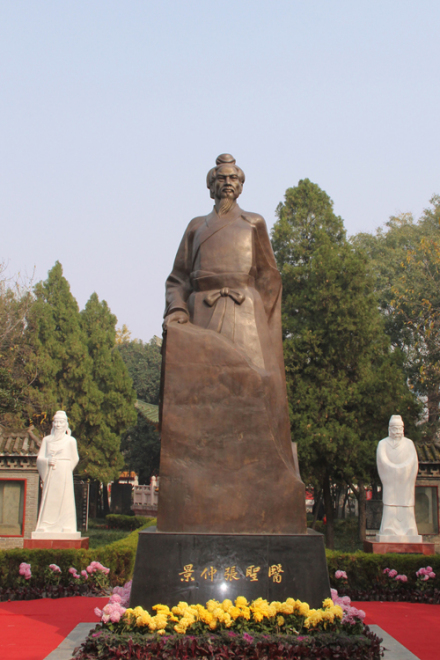 医圣张仲景铜像