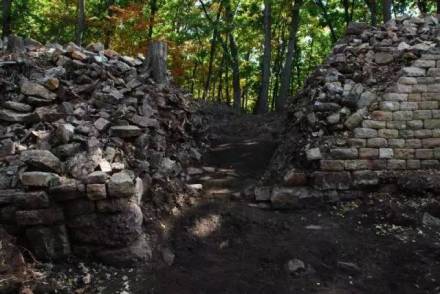 高俭地山城北门