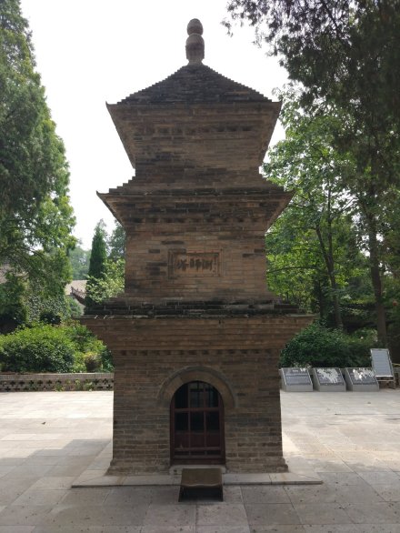 圆测舍利塔（东）