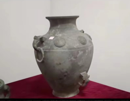 铸有“父丁”铭文铜罍