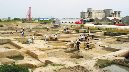 2005年钱山漾遗址进行第3次发掘的情形