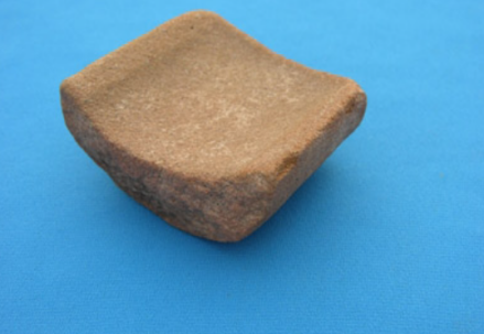 庵山沙丘遗址出土石范