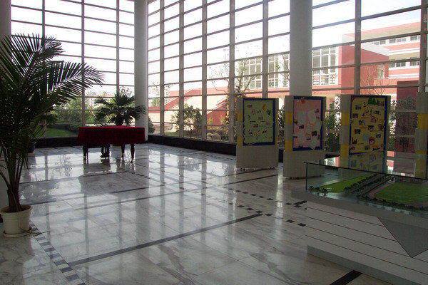 学校内景
