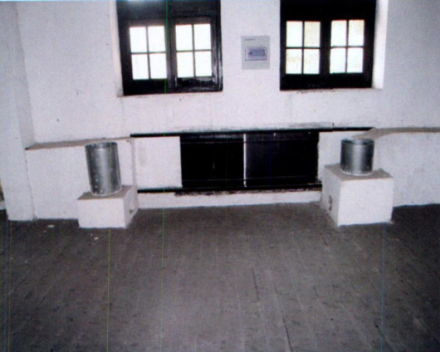 育种楼内的增温炉及排烟道