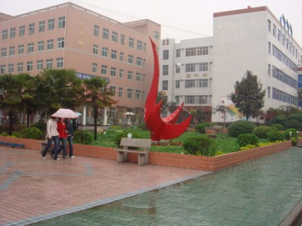 雨中校园一角