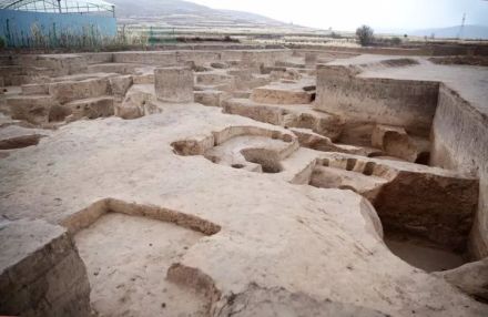 页河子遗址挖掘现场