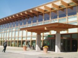 新图书馆主入口