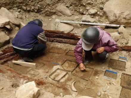 东黑沟遗址挖掘现场