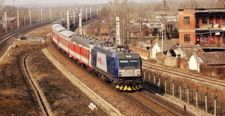 焦柳铁路上的和谐3C型电力机车