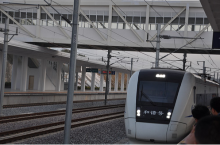 惠安站首列动车停靠