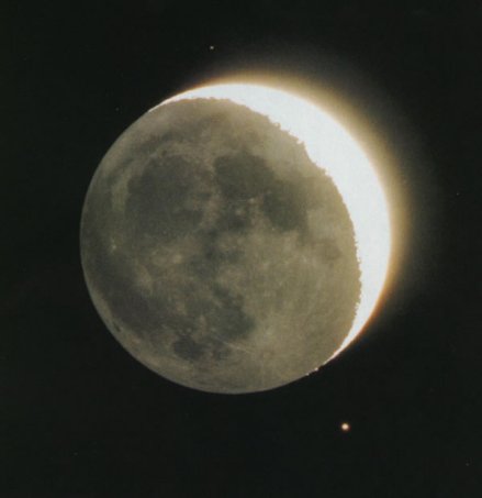 毕宿五星与月争辉