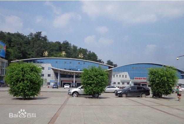 漳平站站前广场停车场