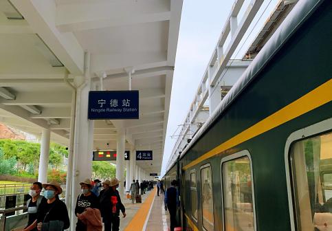 火车停靠宁德站4站台（面）