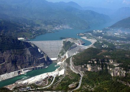 水布垭水电站大坝 