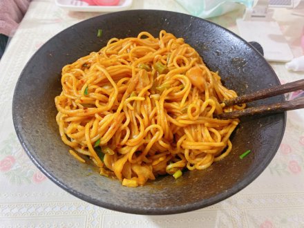 武汉热干面面条劲道，中华好味道