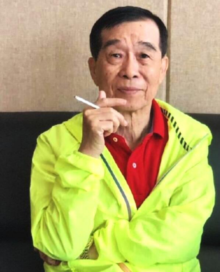 组图：著名相声艺术家石富宽近照曝光 身穿厚外套面颊消瘦精神好