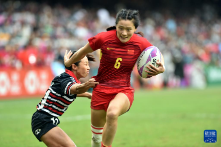 王婉钰（右）香港国际七人橄榄球赛“银剑赛”比赛现场