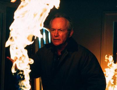 《千年追凶》中饰演Frank Black