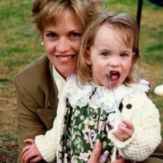 右一为达科塔·约翰逊