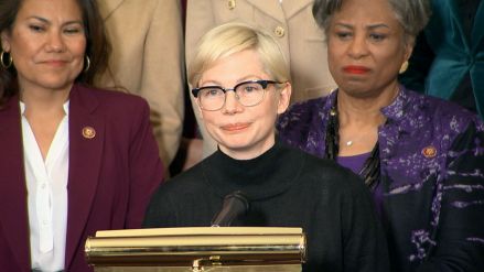 米歇尔·威廉姆斯在国会山演讲 