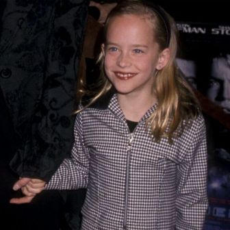 童年时期的达科塔·约翰逊