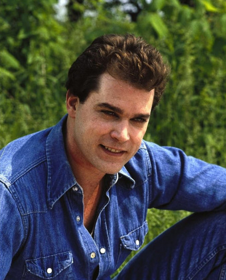 电影《吾兄吾弟》中饰演外科实习医生尤金