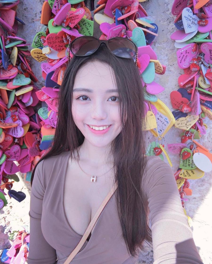 台湾大学正妹Debby关关波涛胸涌诱惑养眼 台湾大学正妹Debby关关波涛胸涌诱惑养眼